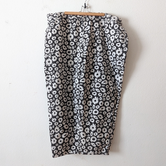 ASOS Hi Rise Daisy Mom Jeans - Picture 2 of 11